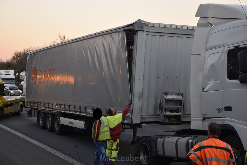 VU LKW A 4 Rich Aachen hinter Rodenkirchener Bruecke P43.JPG - Miklos Laubert